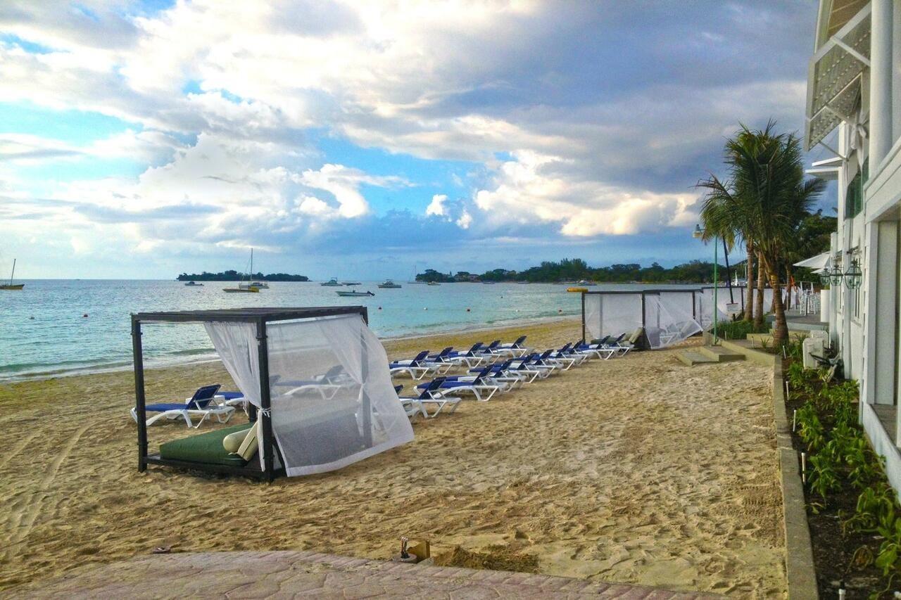 Azul Beach Resort Негрил Экстерьер фото